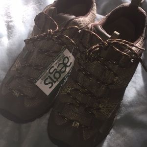 Women’s Merrell hiking shoes 9.5